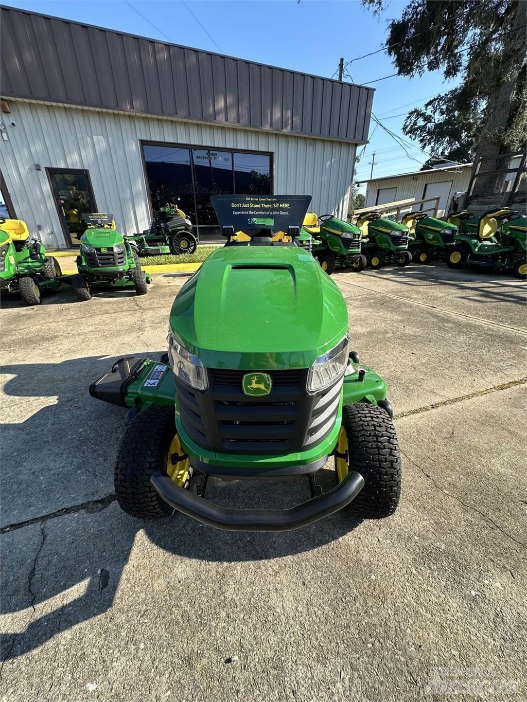 John Deere S180 Kompaktní traktory