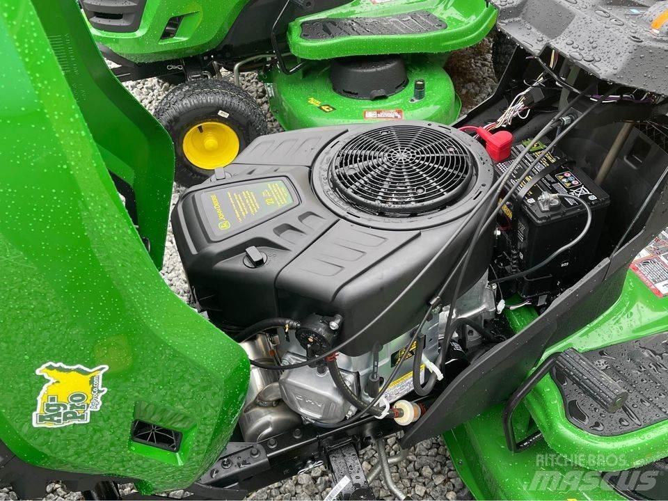 John Deere S220 Kompaktní traktory