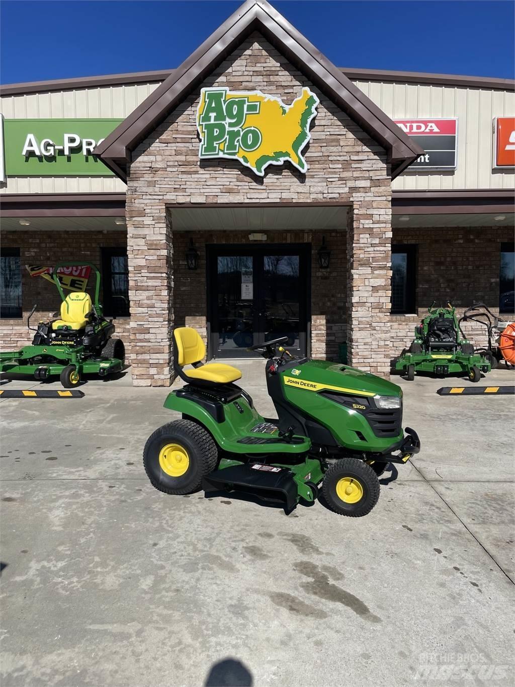 John Deere S220 Samojízdné sekačky