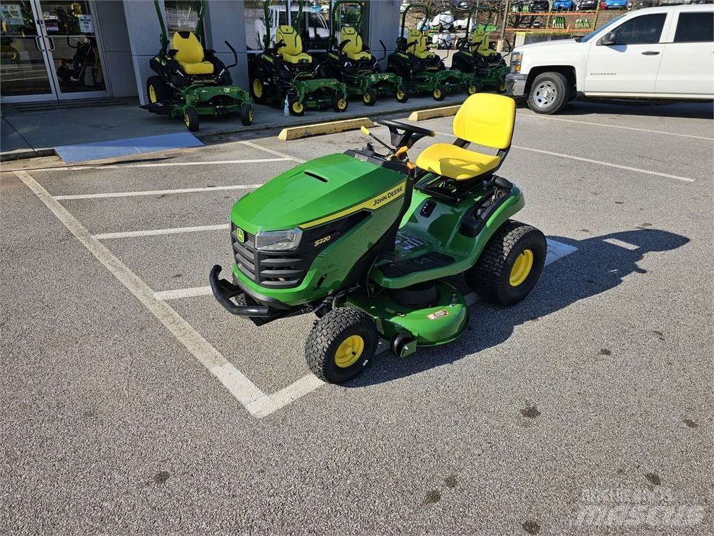 John Deere S220 Samojízdné sekačky