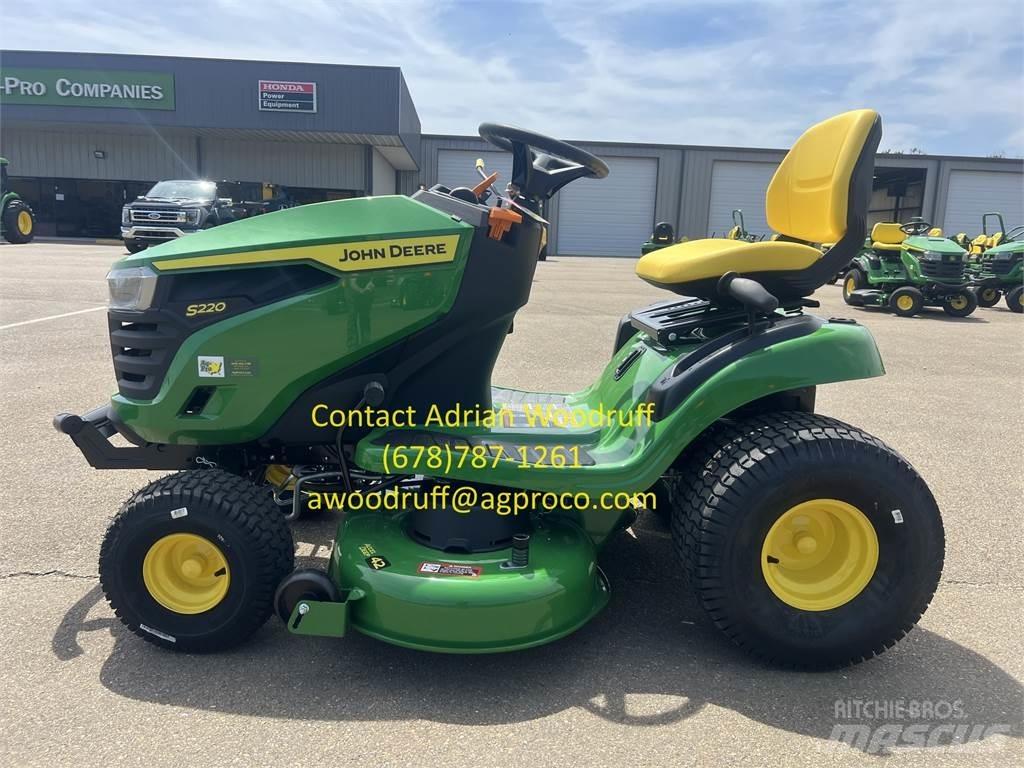 John Deere S220 Samojízdné sekačky