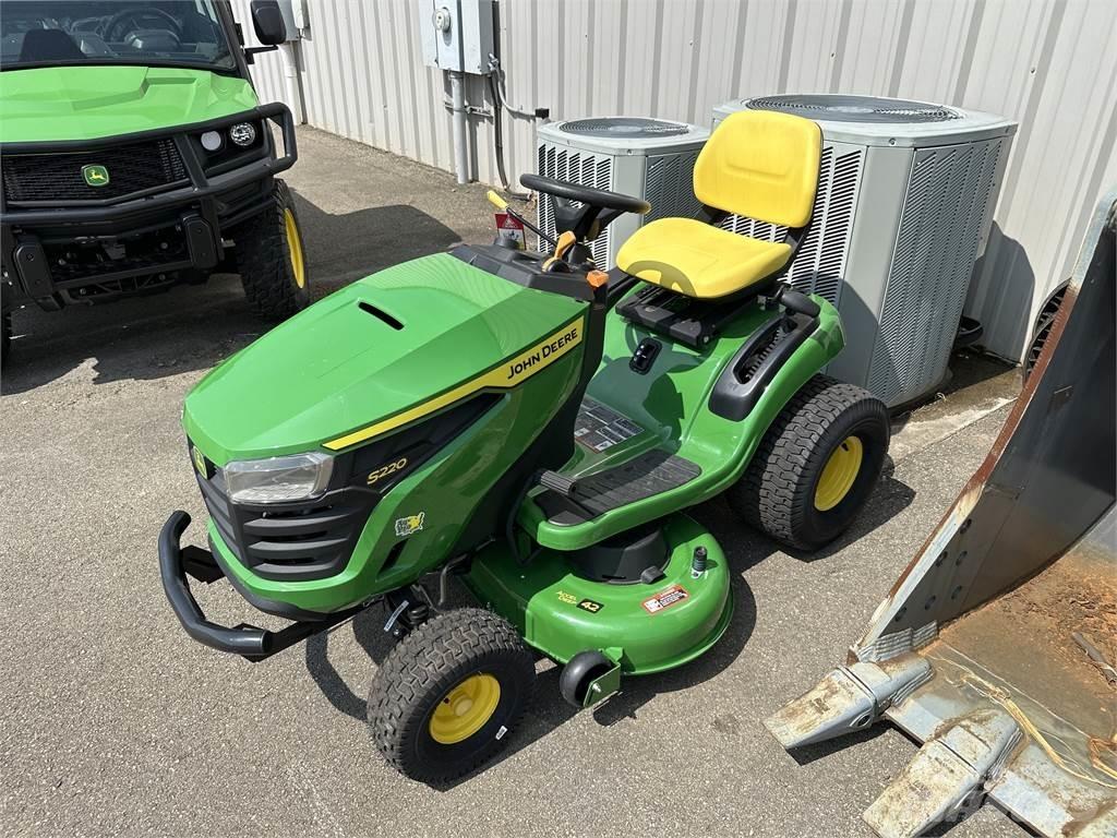 John Deere S220 Samojízdné sekačky