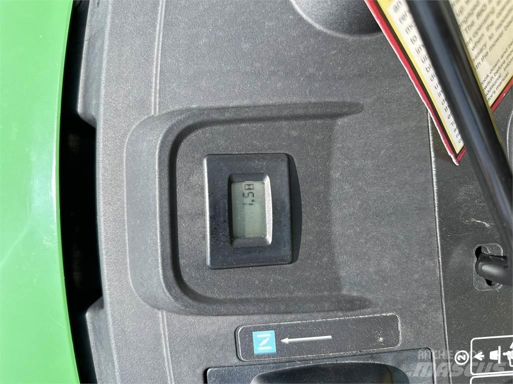 John Deere S220 Samojízdné sekačky