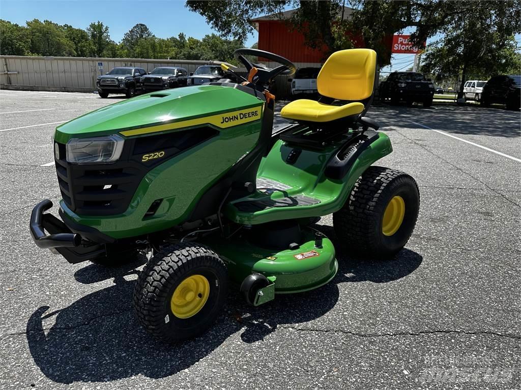 John Deere S220 Samojízdné sekačky
