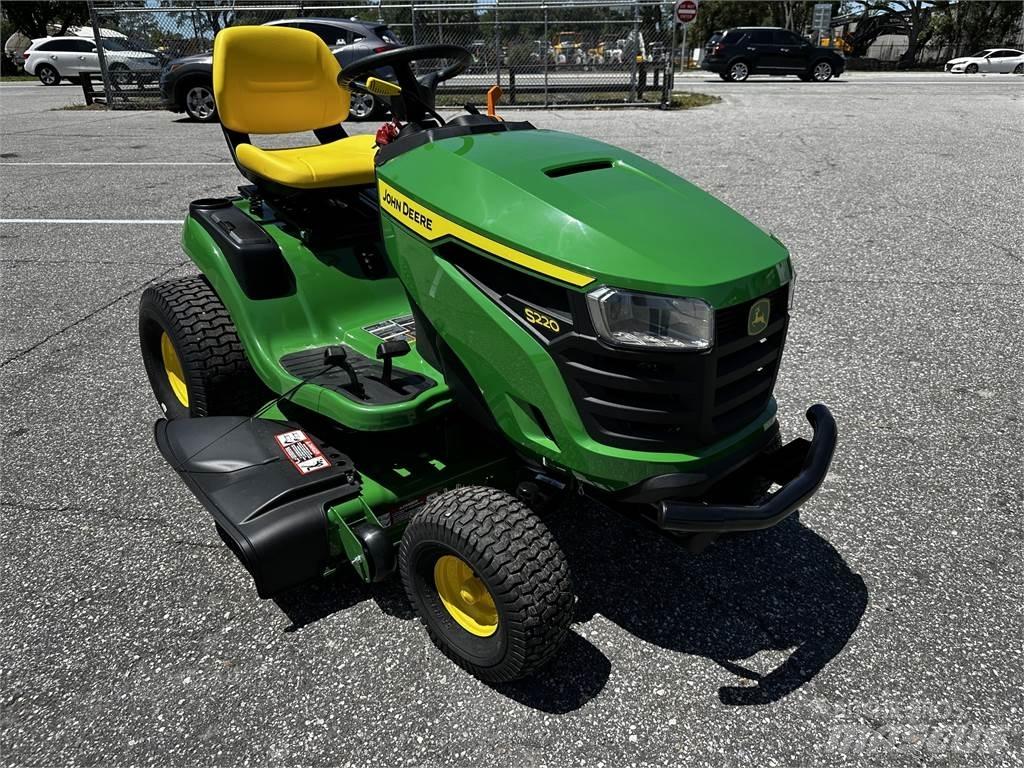 John Deere S220 Samojízdné sekačky