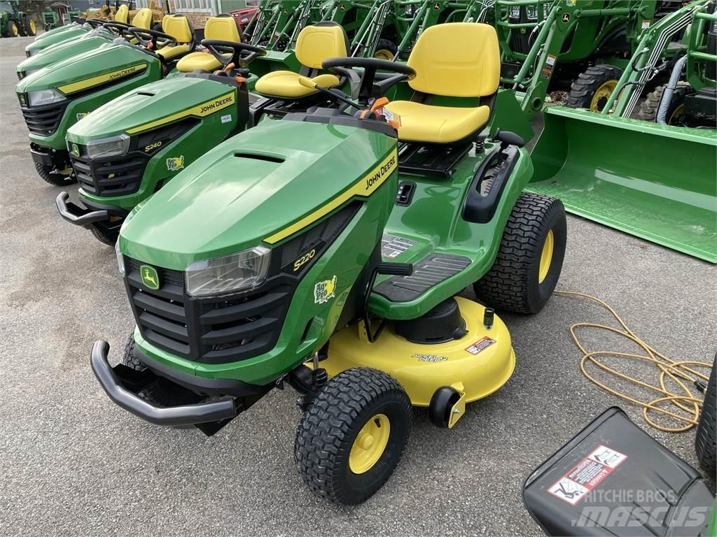 John Deere S220 Kompaktní traktory
