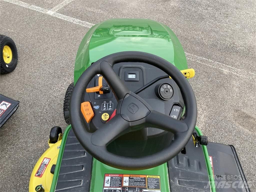 John Deere S220 Kompaktní traktory