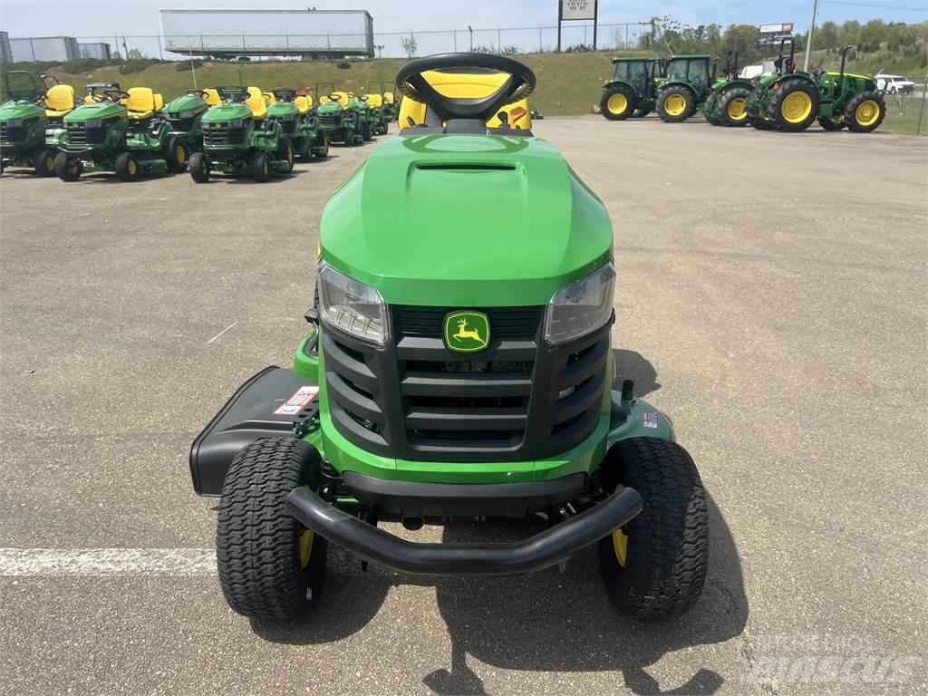 John Deere S240 Kompaktní traktory