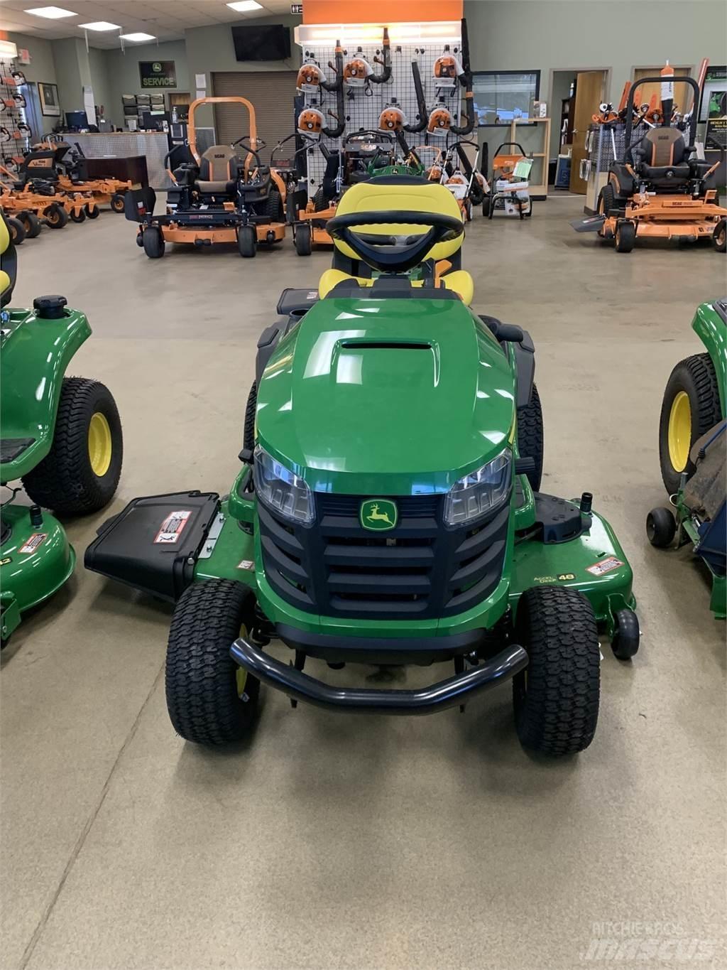 John Deere S240 Kompaktní traktory