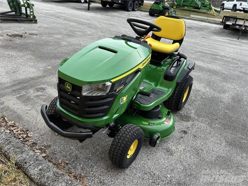 John Deere S240 Kompaktní traktory