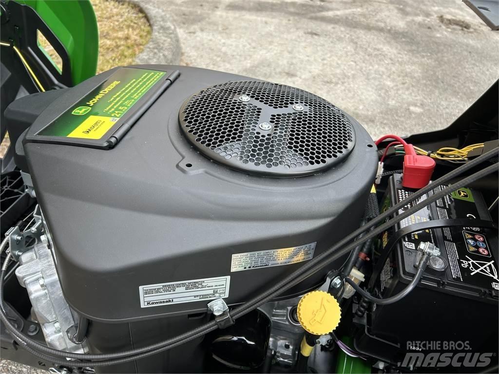 John Deere S240 Kompaktní traktory