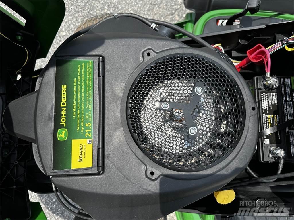 John Deere S240 Kompaktní traktory