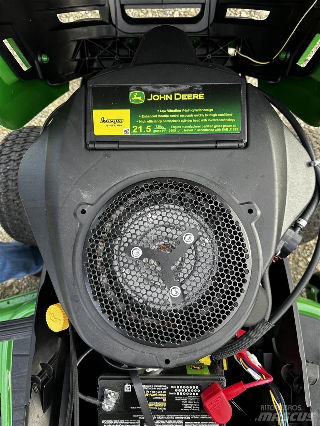 John Deere S240 Kompaktní traktory
