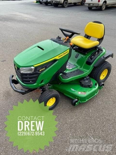 John Deere S240 Kompaktní traktory