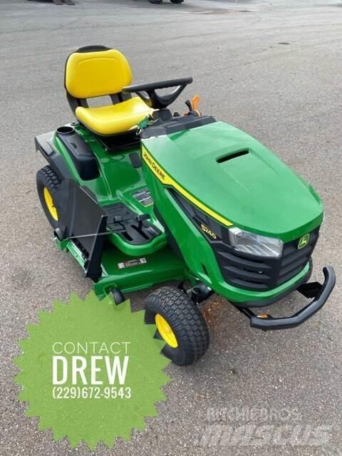John Deere S240 Kompaktní traktory