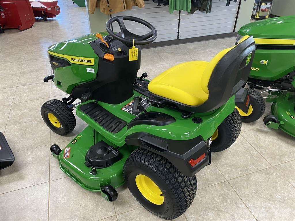 John Deere S240 Kompaktní traktory