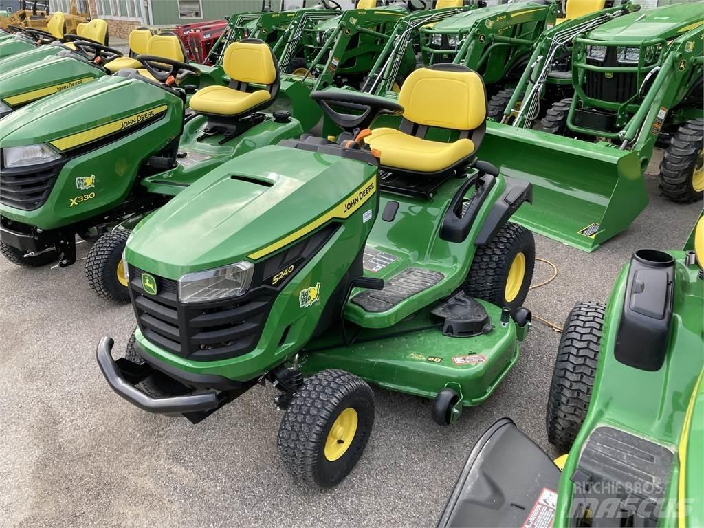 John Deere S240 Kompaktní traktory