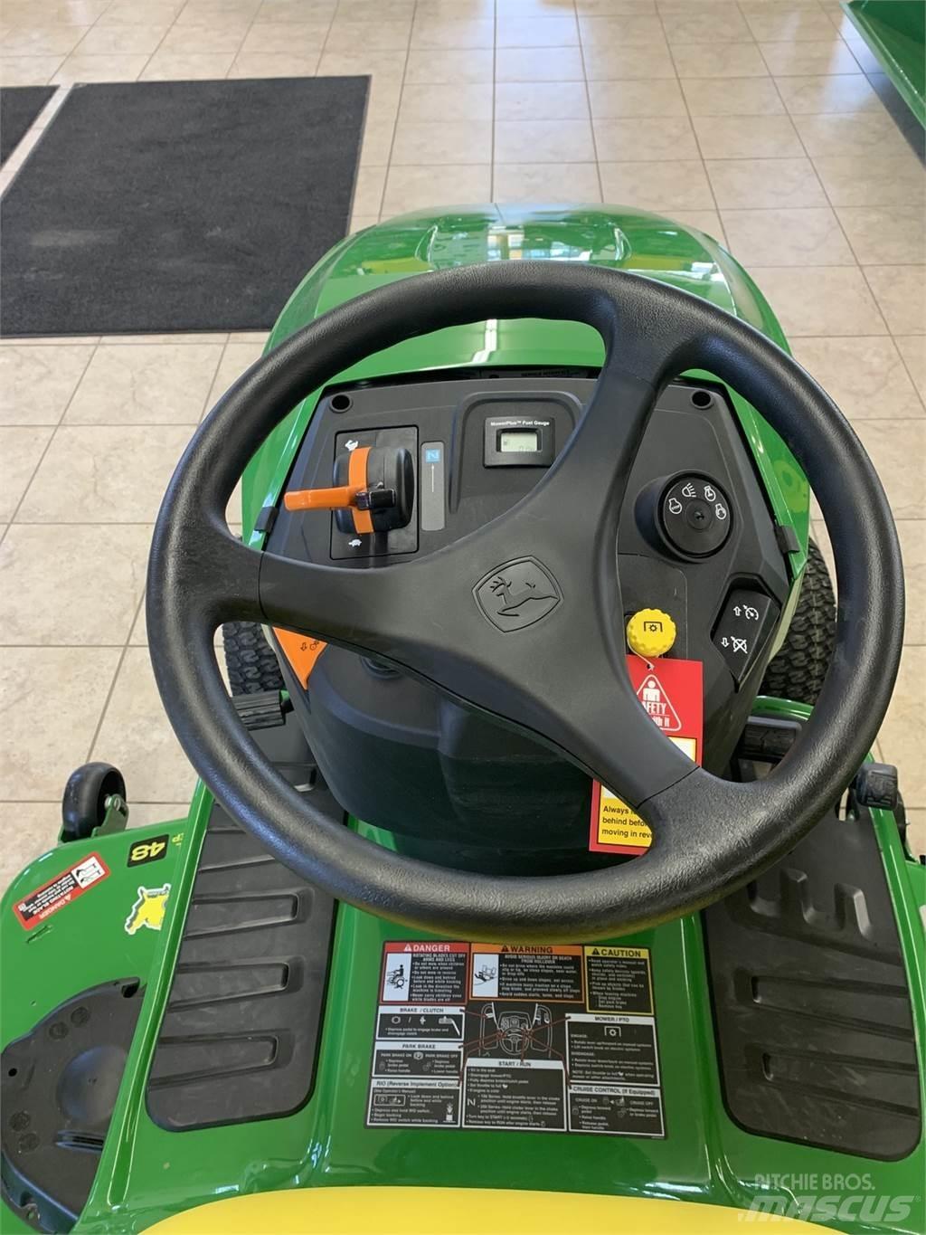 John Deere S240 Kompaktní traktory