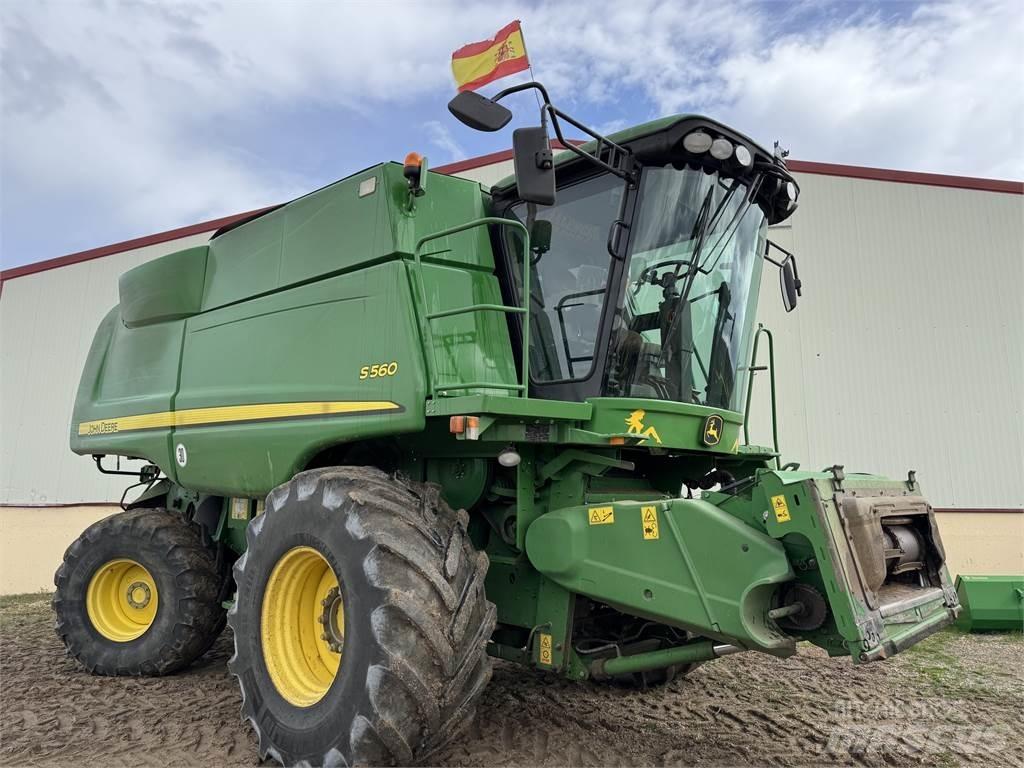 John Deere S560 Sklízecí mlátičky