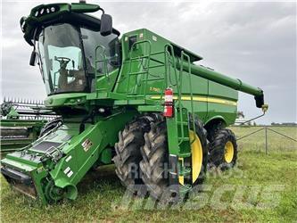 John Deere S680 Sklízecí mlátičky
