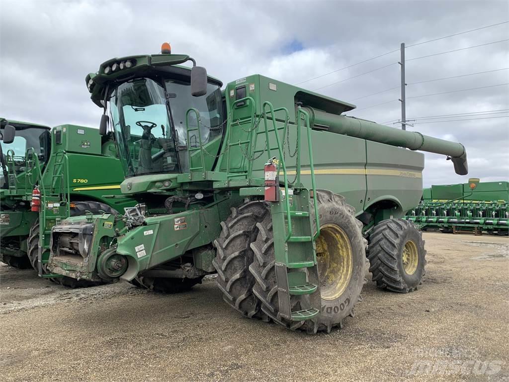 John Deere S680 Sklízecí mlátičky