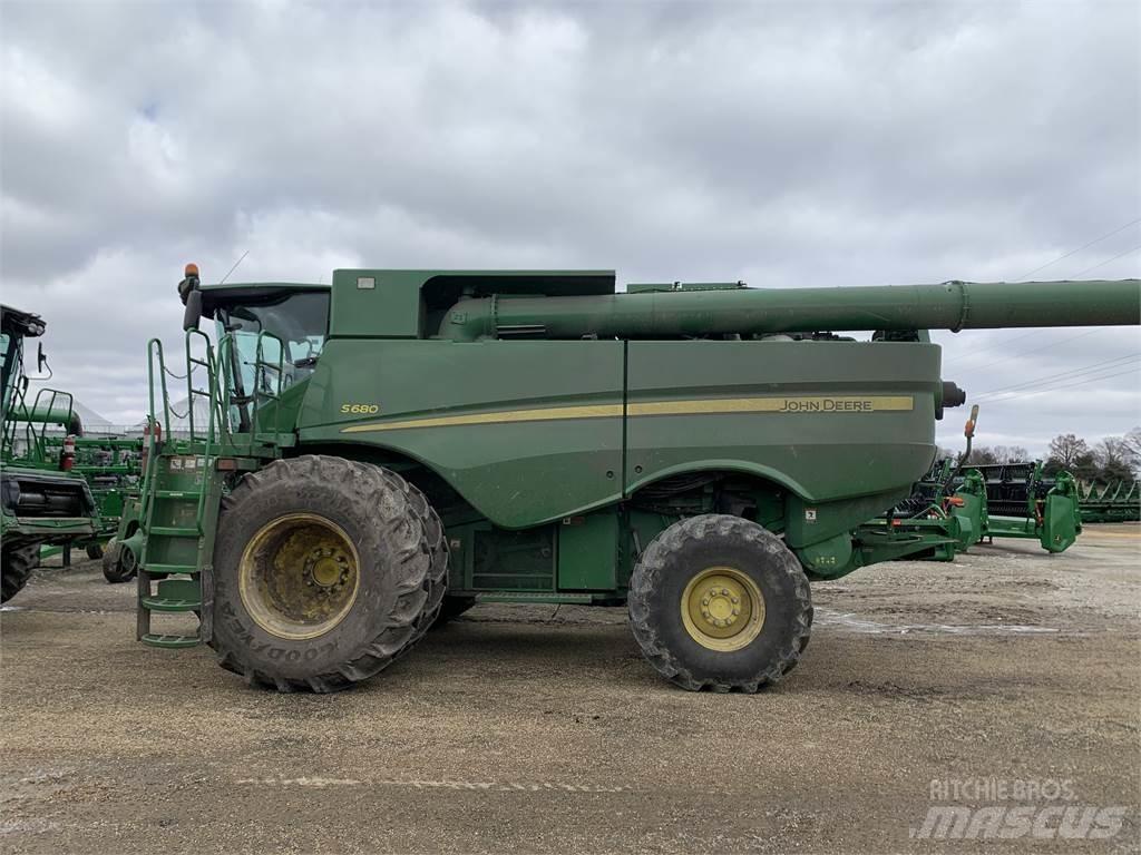 John Deere S680 Sklízecí mlátičky