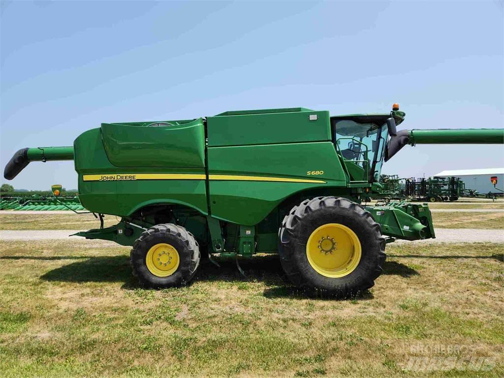 John Deere S680 Sklízecí mlátičky