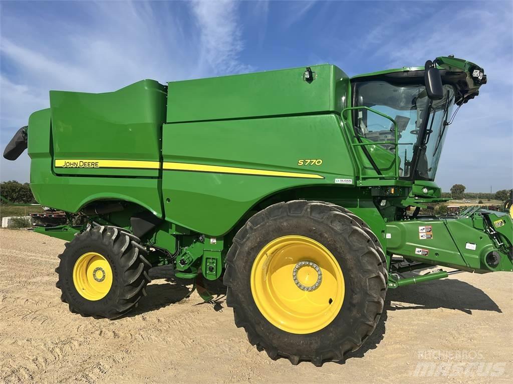 John Deere S770 Sklízecí mlátičky
