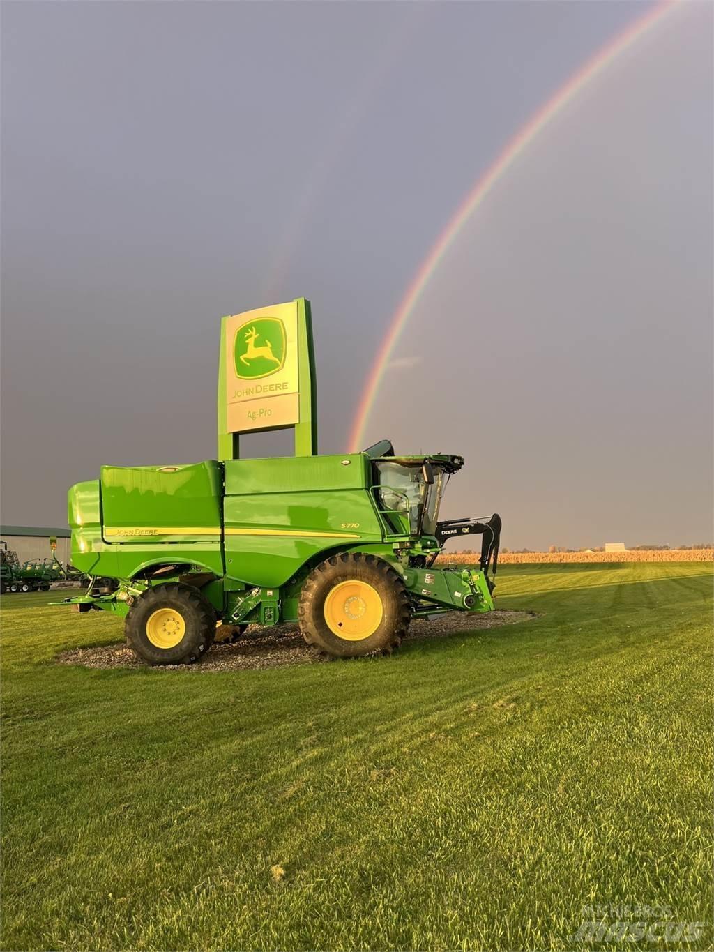 John Deere S770 Sklízecí mlátičky