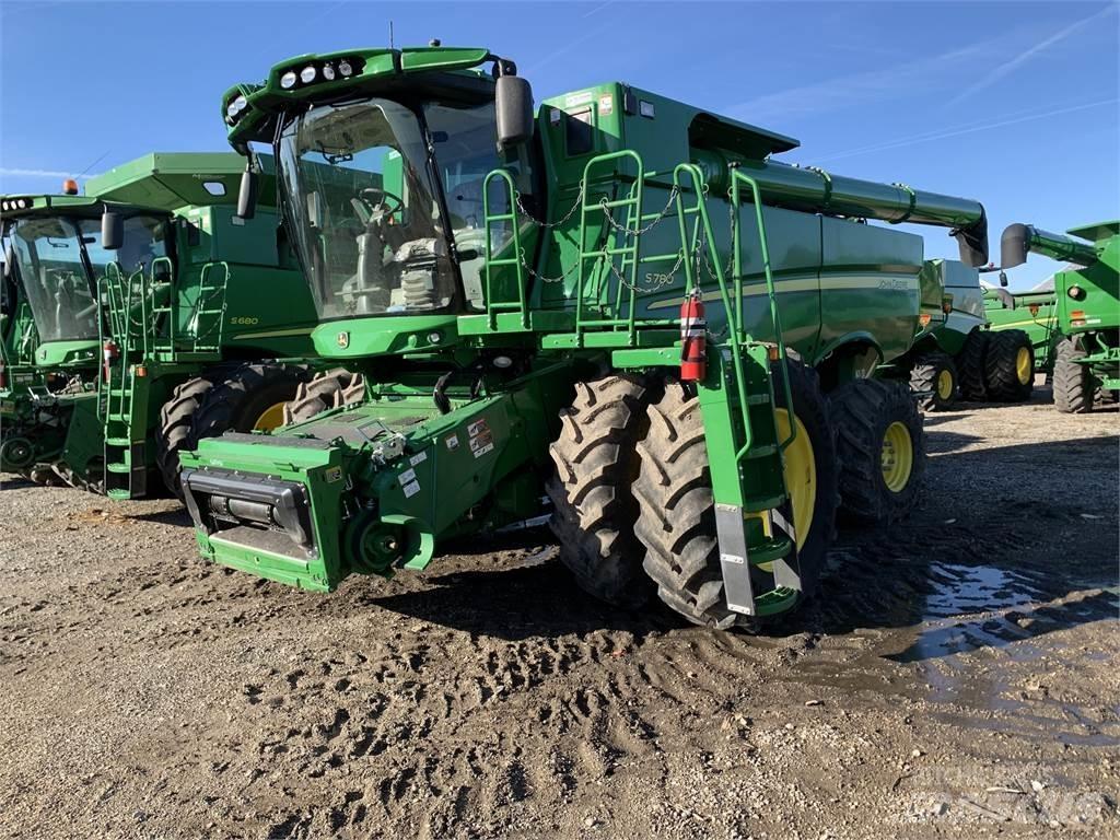 John Deere S780 Sklízecí mlátičky