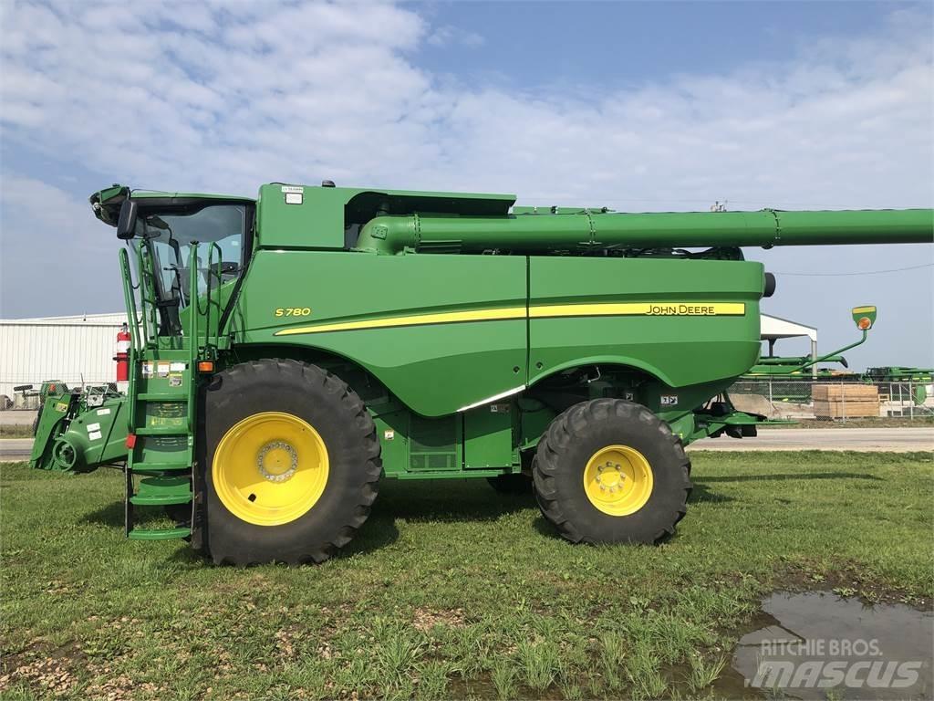 John Deere S780 Sklízecí mlátičky