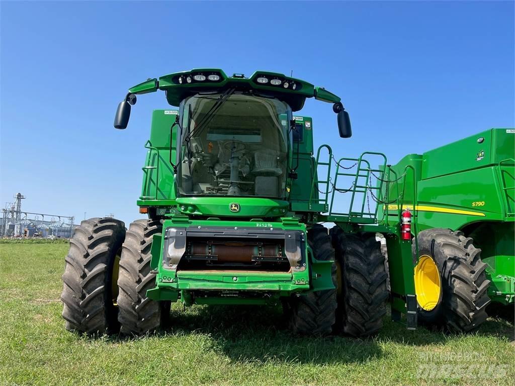 John Deere S790 Sklízecí mlátičky