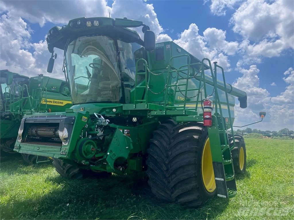 John Deere S790 Sklízecí mlátičky
