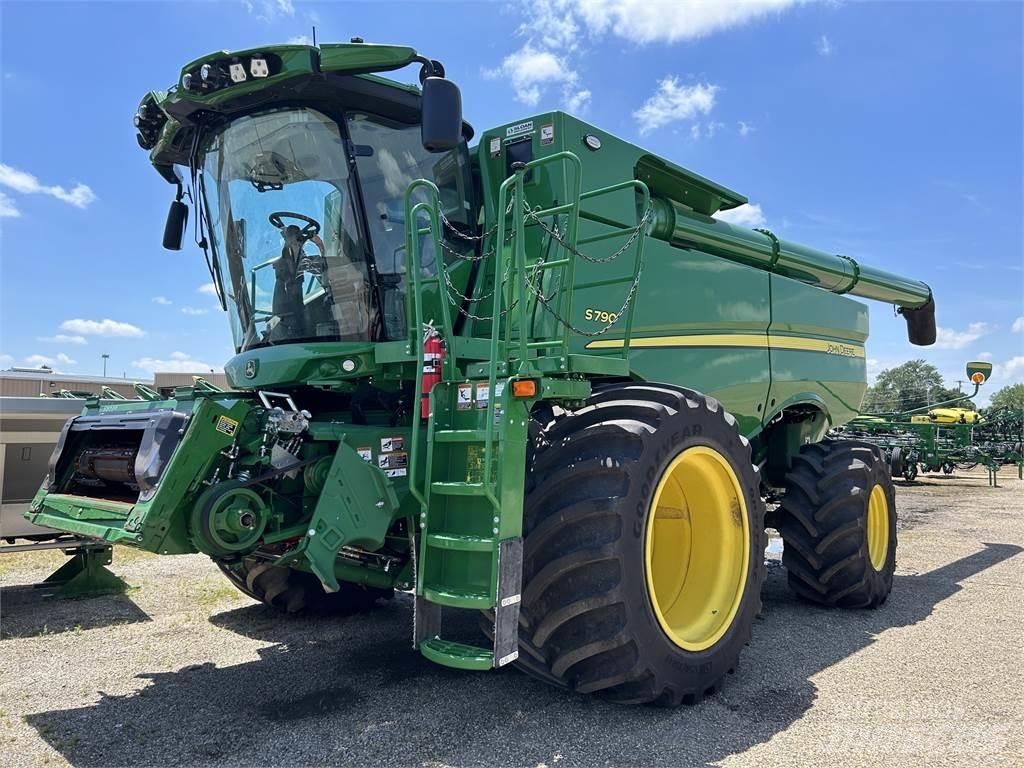 John Deere S790 Sklízecí mlátičky