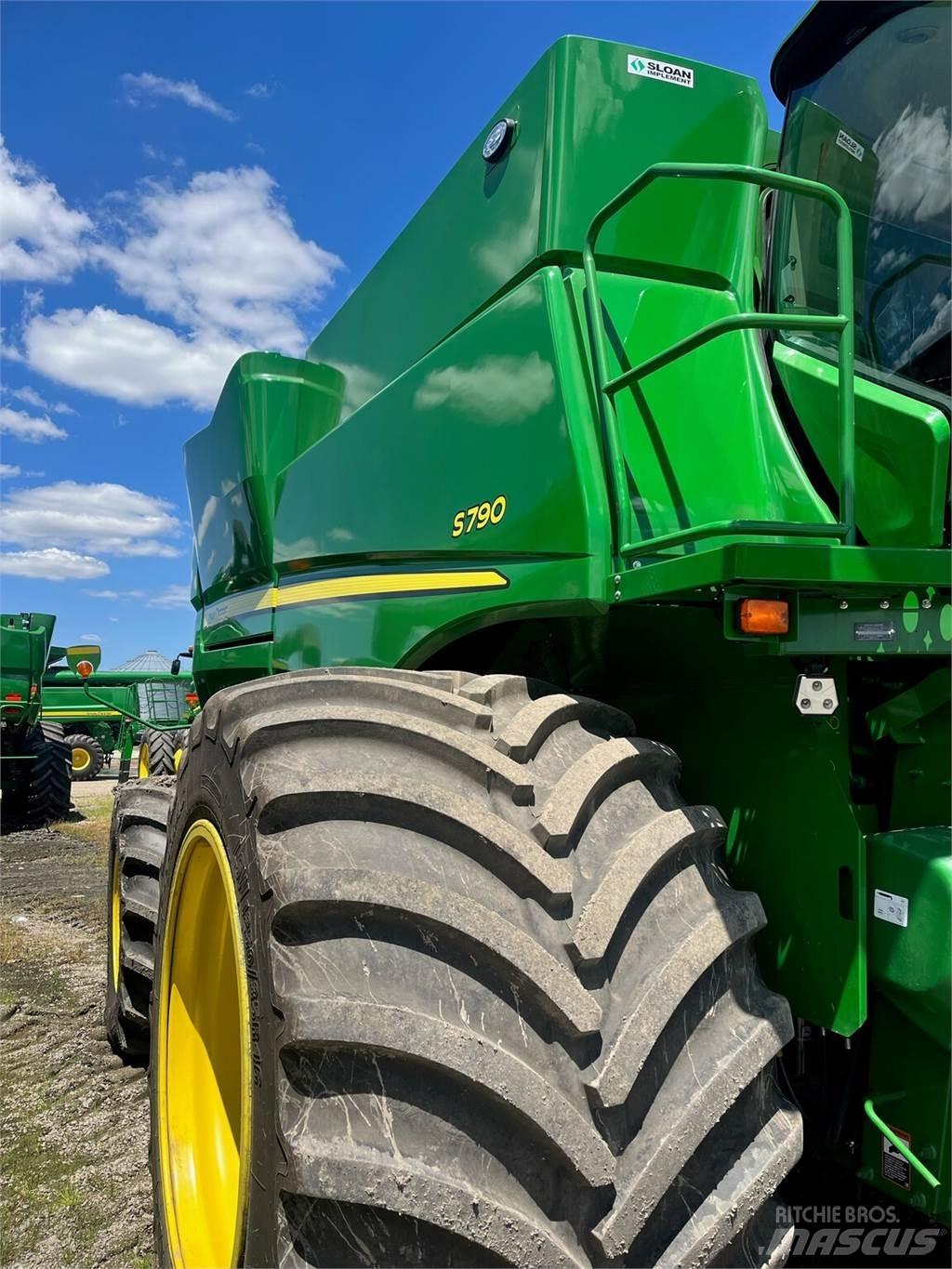 John Deere S790 Sklízecí mlátičky