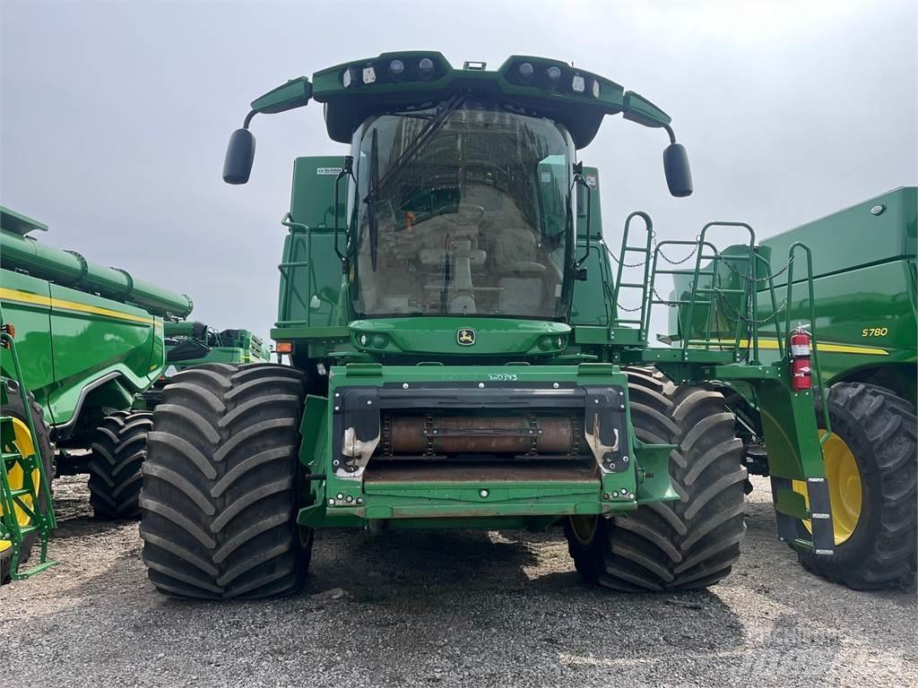 John Deere S790 Sklízecí mlátičky