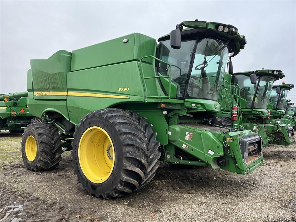 John Deere S790 Sklízecí mlátičky
