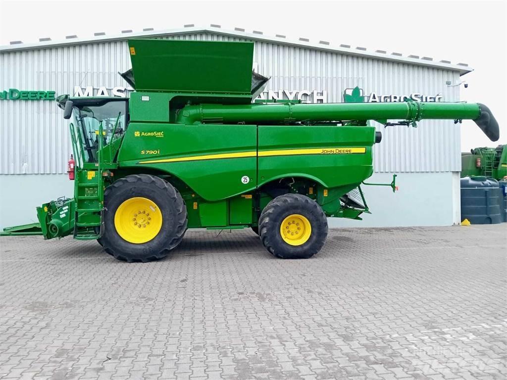 John Deere S790 Sklízecí mlátičky