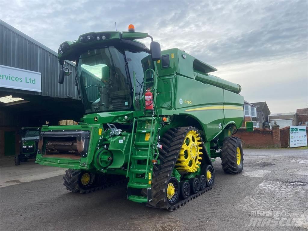 John Deere S790 Sklízecí mlátičky