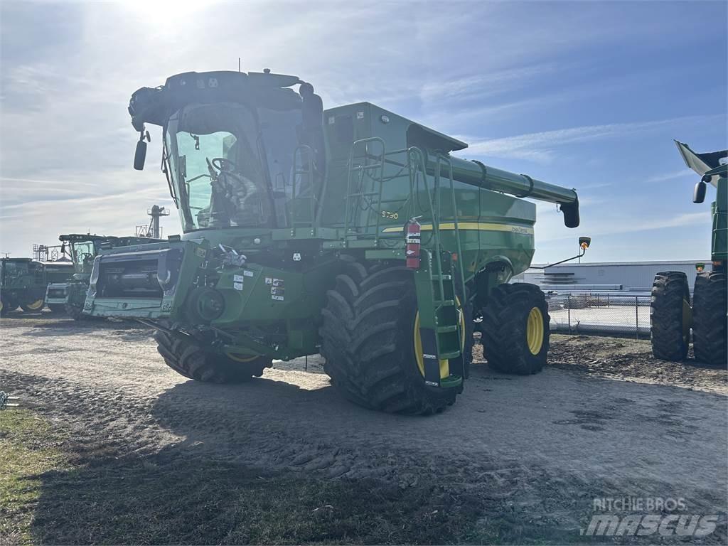 John Deere S790 Sklízecí mlátičky