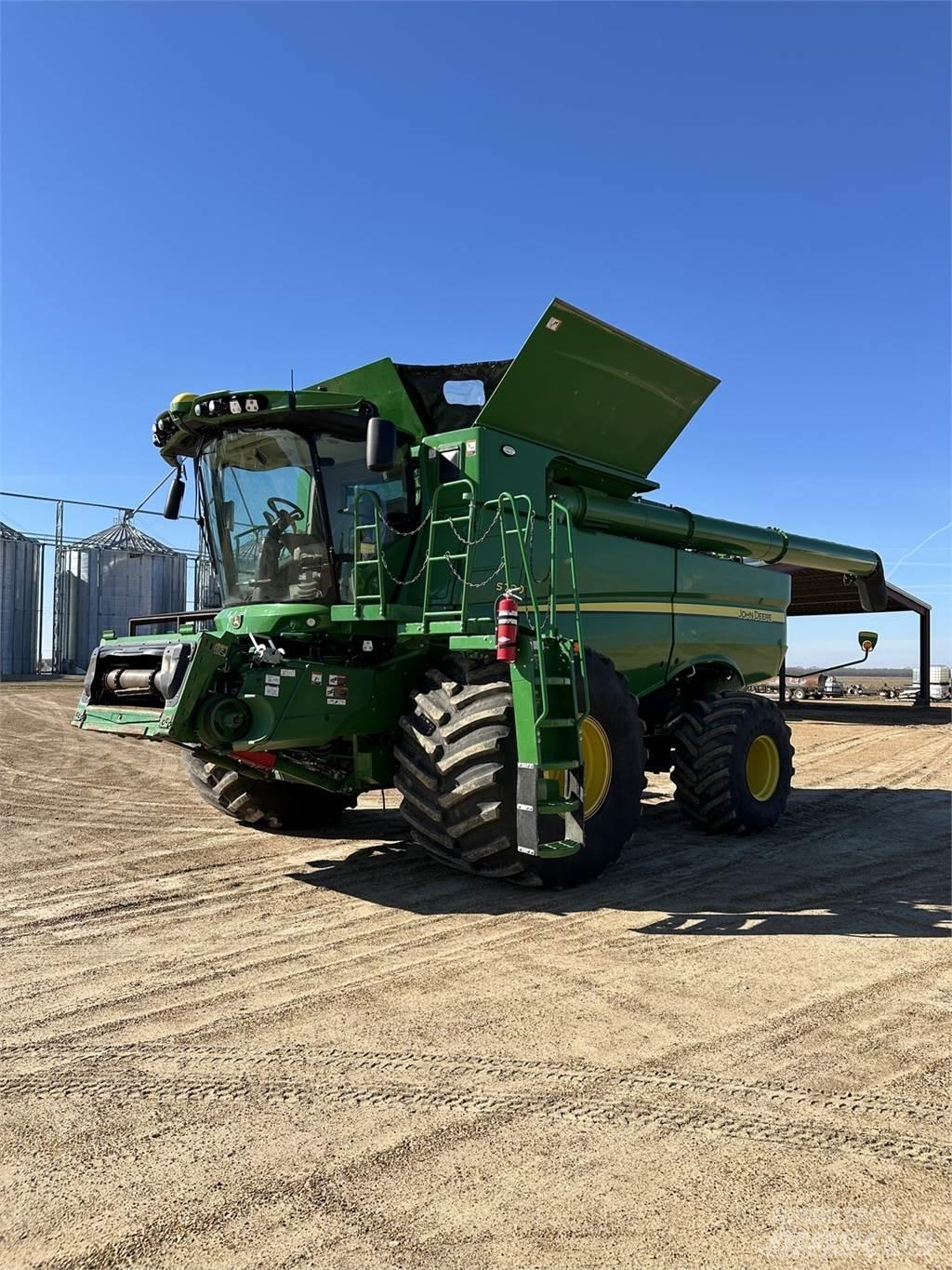 John Deere S790 Sklízecí mlátičky