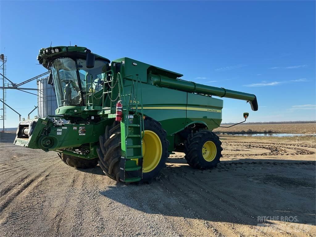 John Deere S790 Sklízecí mlátičky