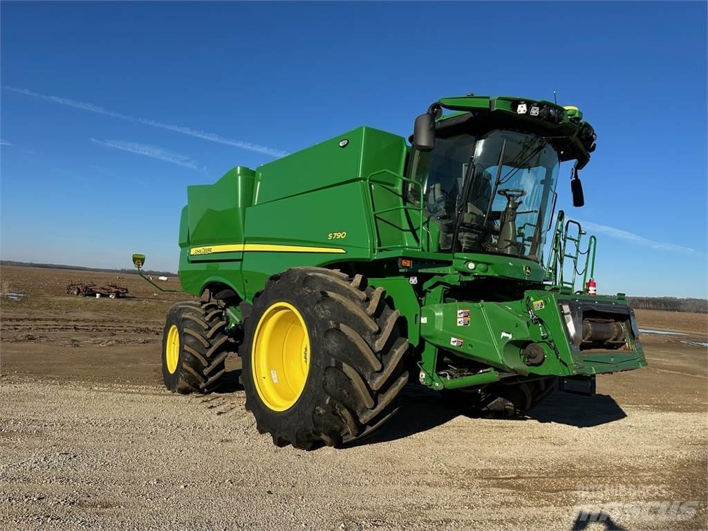 John Deere S790 Sklízecí mlátičky