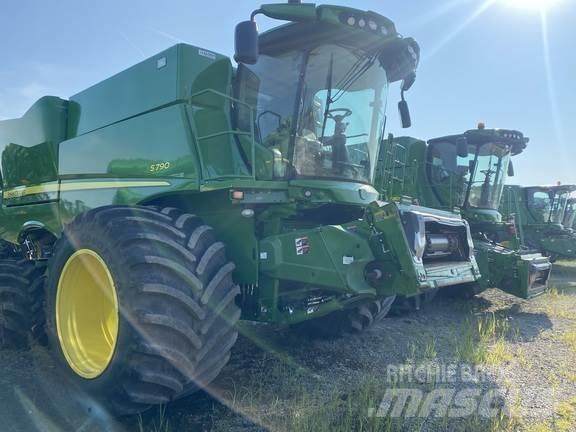 John Deere S790 Sklízecí mlátičky