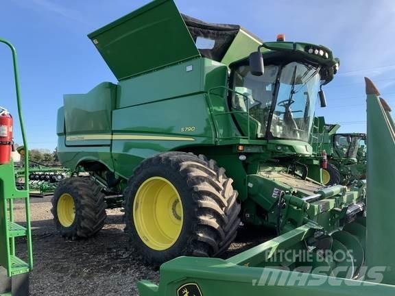 John Deere S790 Sklízecí mlátičky