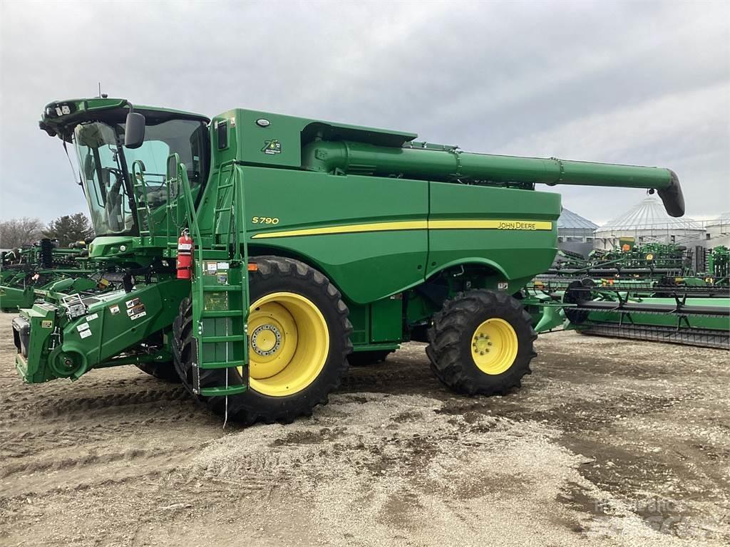 John Deere S790 Sklízecí mlátičky