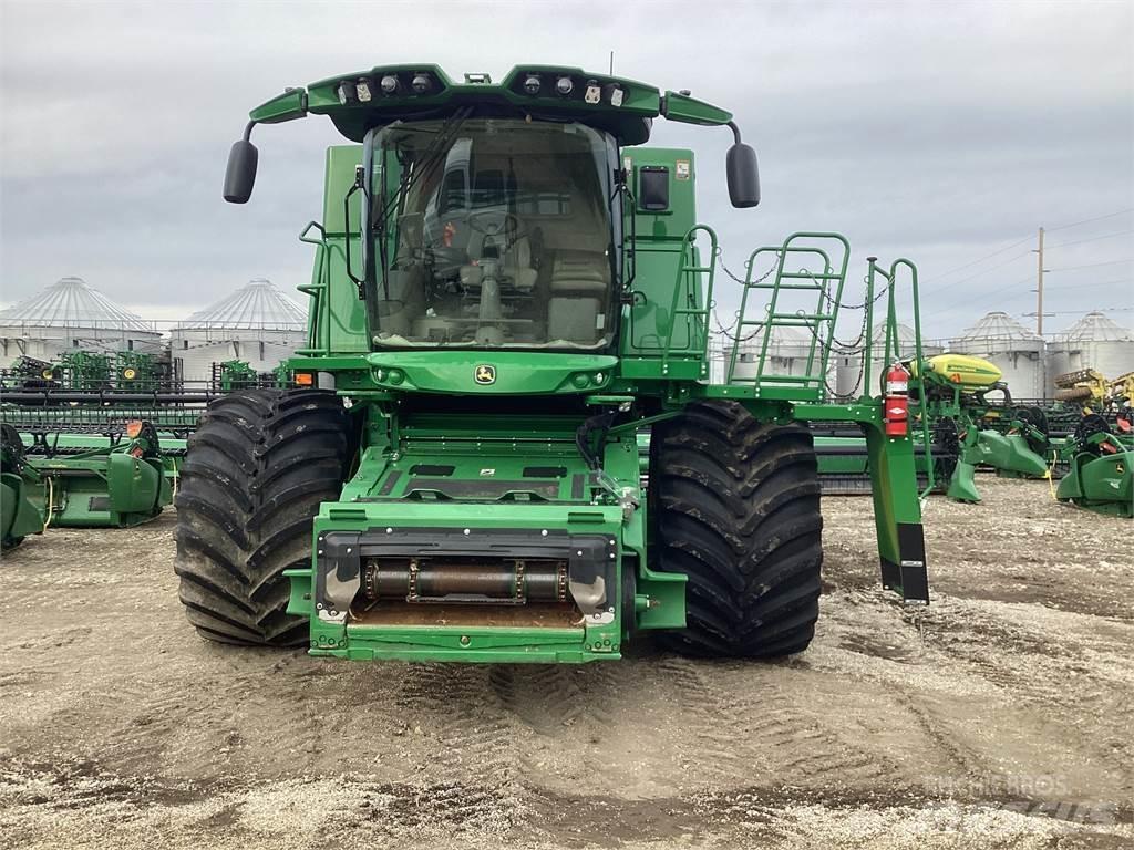John Deere S790 Sklízecí mlátičky