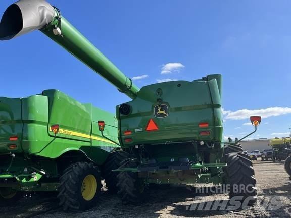 John Deere S790 Sklízecí mlátičky