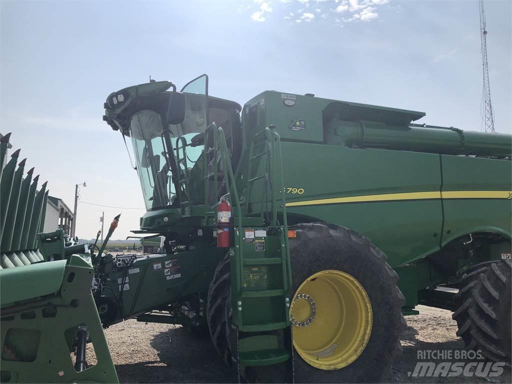 John Deere S790 Sklízecí mlátičky