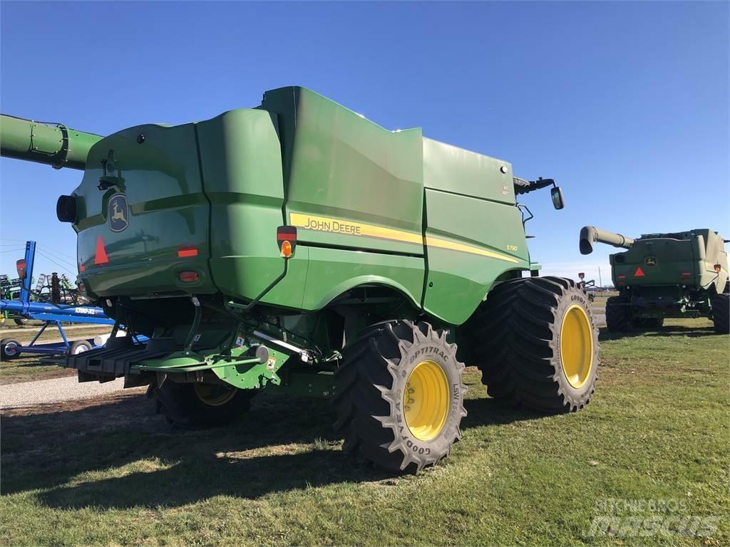 John Deere S790 Sklízecí mlátičky